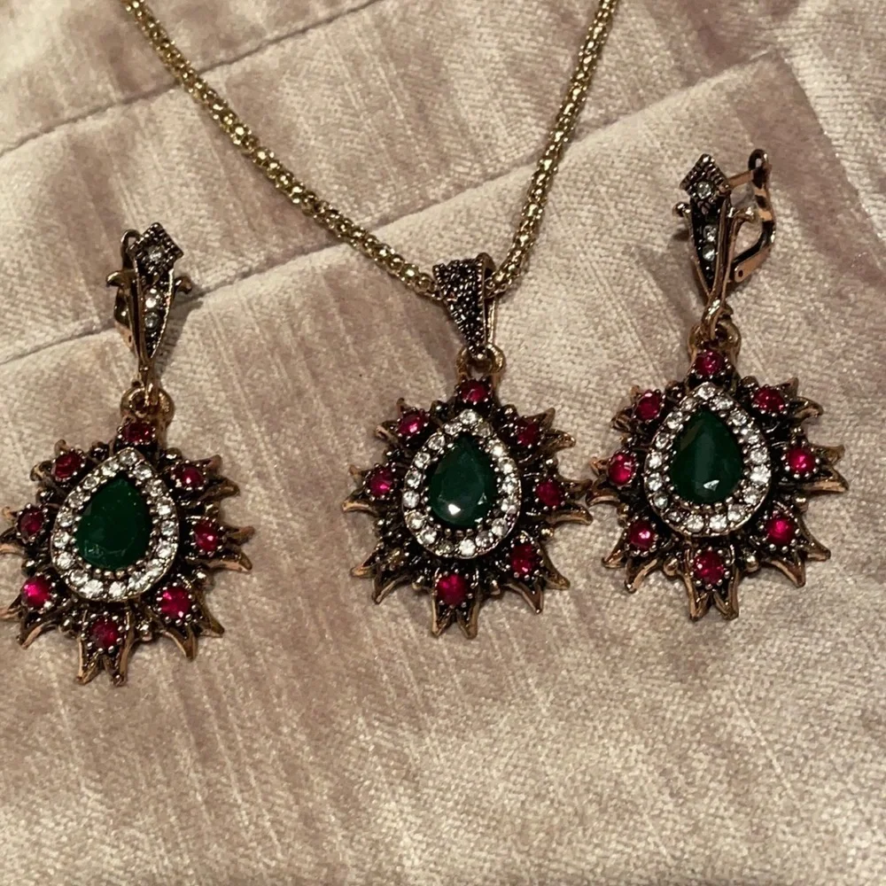 TURKISH Necklace & Earrings Set - Picture 3 of 9